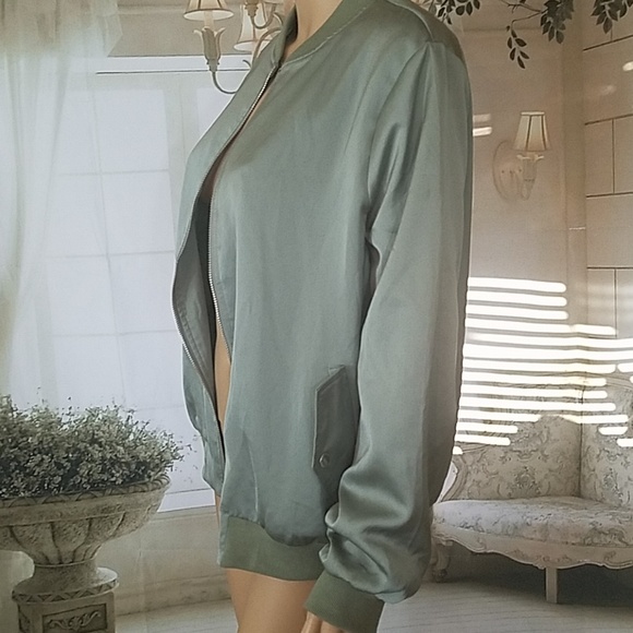 CARLI BYBEL X MISSGUIDED - Picture 5 of 8